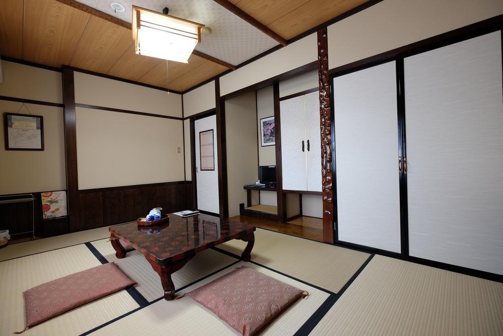 Tsuyukusa Takayama  Bagian luar foto